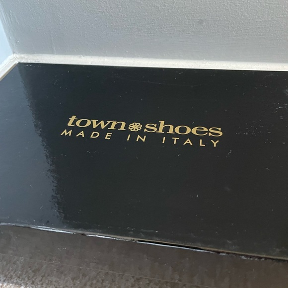 Townshoes Made in Italy - Steel Grey Cut-Out Heels - Picture 8 of 10